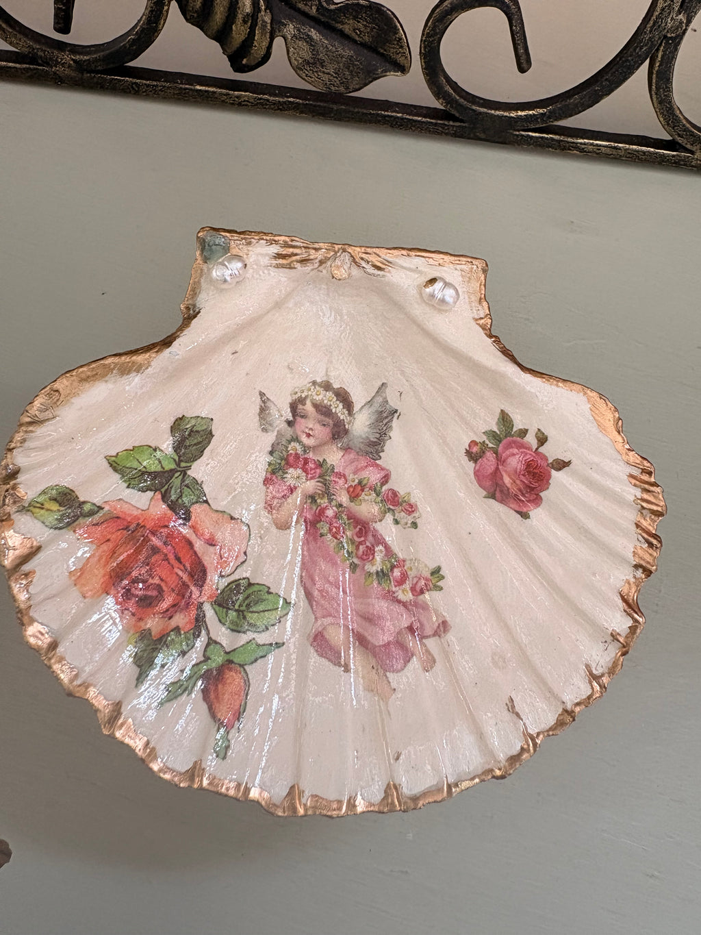 Rosebud Angel Trinket Shell complete with Stand ✨