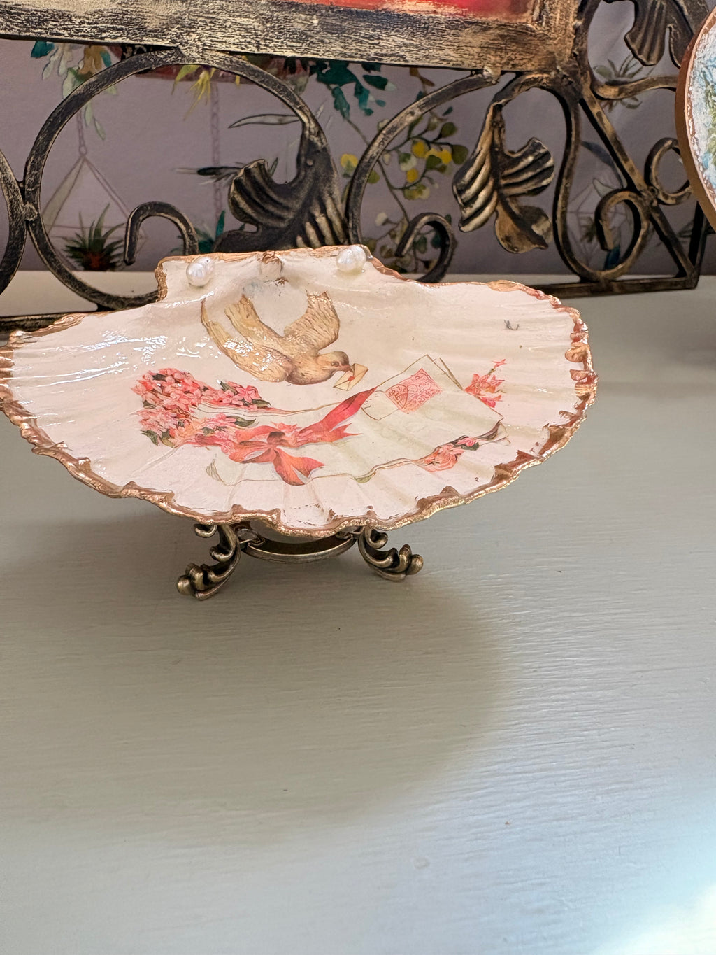 Love Letters Trinket Shell complete with Stand ✨